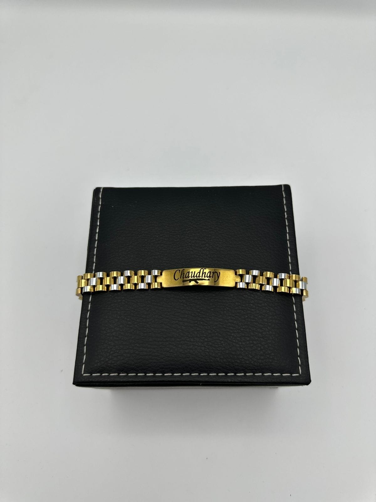 ingraved name braclete